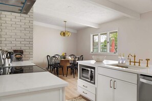 Fridge, microwave, oven, stovetop - Redwood Retreat | Pool | Fire-Pit | Wineries (Stevensville)