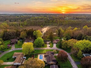 Exterior - Redwood Retreat | Pool | Fire-Pit | Wineries (Stevensville)