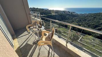 Penthouse Panorama, pemandangan laut | Tempat makan outdoor