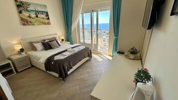 Luxury-Studiosuite, Meerblick | Schreibtisch, laptopgeeigneter Arbeitsplatz, kostenloses WLAN