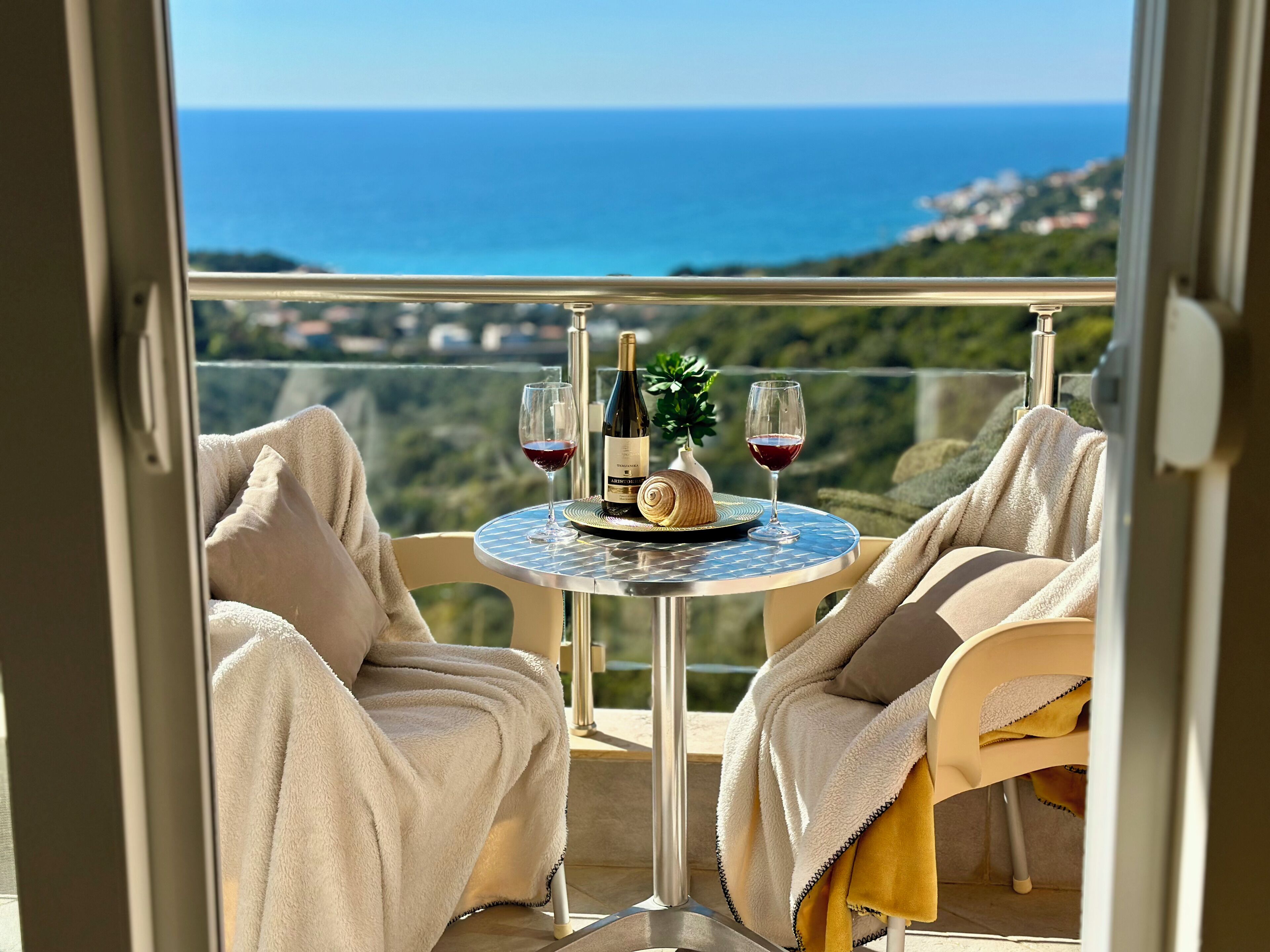 Luxury Studio Suite, Sea View | Outdoor dining