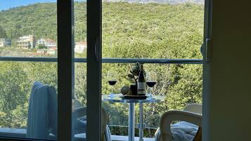 Studio Comfort, pemandangan gunung | Tempat makan