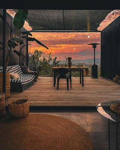 Boho-Chic Cabin: Private Sauna, Freestanding Tub & Views