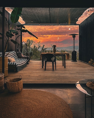 Boho-Chic Cabin: Private Sauna, Freestanding Tub & Views