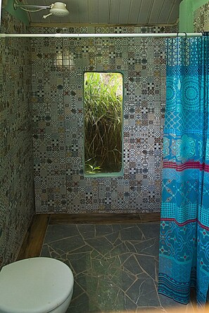 Firemannsrom – basic, terrasse, fjellutsikt | Bad