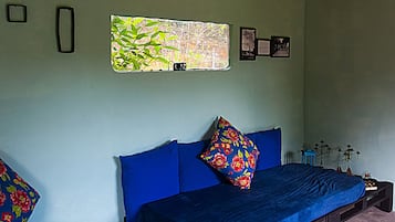 Chambre Quadruple, patio, vue montagne | Intérieur