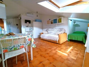 1 bedroom, iron/ironing board, free WiFi, bed sheets - Cozy studio apartment by the sea with parking-beach, 5 Terre, hiking, tours (San Terenzo)