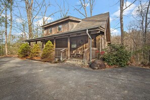 Exterior - Rocky Top Sports World - 7 mins, Gatlinburg getaway w/Hot tub & Outdoor games (Gatlinburg)