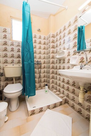 Bathroom - Southgate 11 by MPS (Agios Georgios)