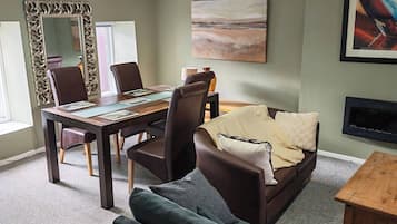 Apartment, 3 Bedrooms | Living room