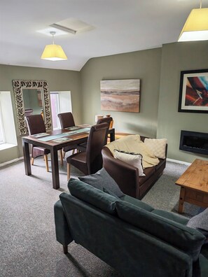 Apartment, 3 Schlafzimmer | Wohnzimmer