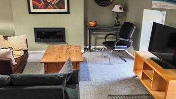 Apartment, 3 Bedrooms | Living room