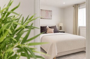 1 bedroom, iron/ironing board, travel cot, free WiFi - New! Stunning & Chic 1BR City Centre Nr High St by Luxiety Stays (Southend-on-Sea)
