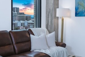TV, ping pong - Epic 10th Floor Mtn&CityViews • Rooftop Amenities (Salt Lake City)