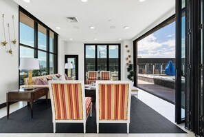 Interior - Epic 10th Floor Mtn&CityViews • Rooftop Amenities (Salt Lake City)