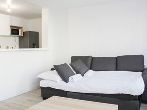 TV - Apartment near Stade de France and Paris (Saint-Denis)