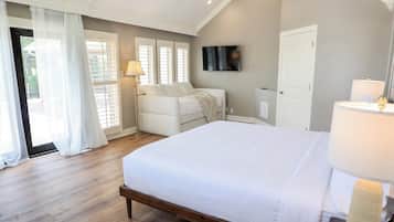 7 bedrooms, iron/ironing board, free WiFi, bed sheets