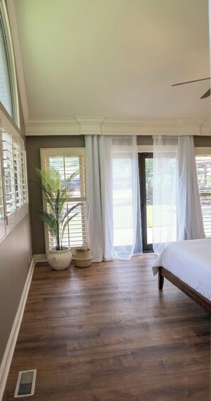 7 bedrooms, iron/ironing board, free WiFi, bed sheets
