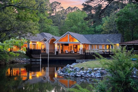 Exterior. La Isla at Hamilton Cove, A water's edge Experience, private Island, Sleeps 30!
