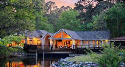 La Isla at Hamilton Cove, A water's edge Experience, private Island, Sleeps 30!
