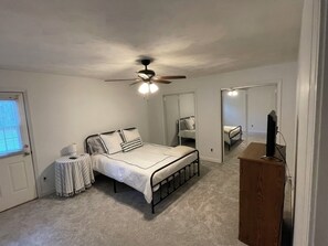 Room - Tranquil 3-bedroom house in Elizabeth City; pet-friendly (Elizabeth City)