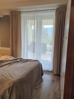 Room - By trails and parks, near cafés, 25 min from Energylandia. (Bielsko-Biała)