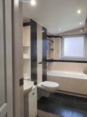 Bathroom - By trails and parks, near cafés, 25 min from Energylandia. (Bielsko-Biała)