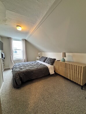 Room - Historic 2 Bedroom in the heart of downtown Bristol (Bristol)