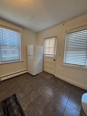 Interior - Historic 2 Bedroom in the heart of downtown Bristol (Bristol)