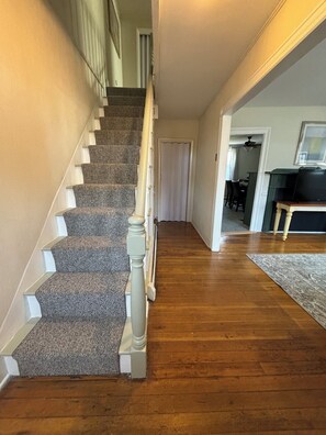 Interior - Historic 2 Bedroom in the heart of downtown Bristol (Bristol)