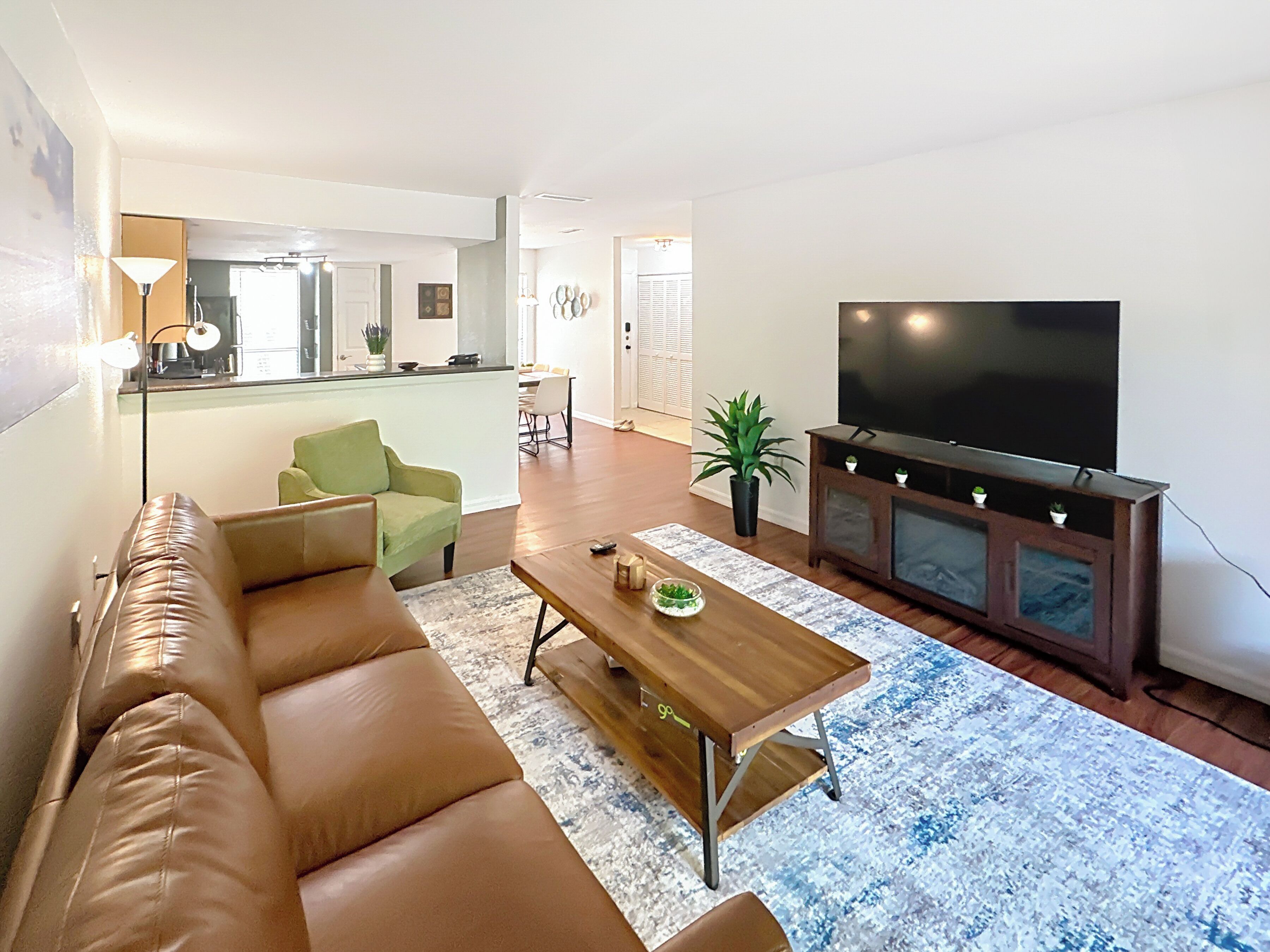 Brand New! Serene Vista View 2-br 2ba Condo: 1.8 Ml To Uf & Downtown/pool & Gym - Gainesville, FL