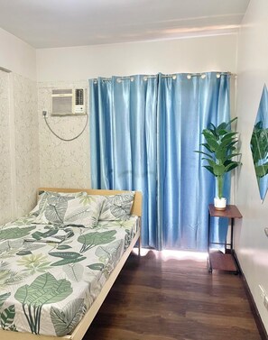 Room - 2-bedroom condo minutes away from MOA, Airports, Makati and Big Malls. (NCR)