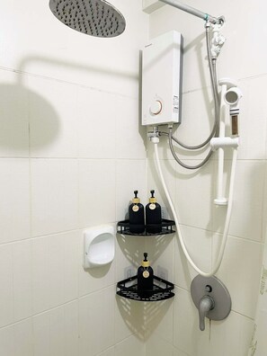 Bathroom - 2-bedroom condo minutes away from MOA, Airports, Makati and Big Malls. (NCR)