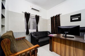 House | Reception - Super Townhouse Formerly MK Elegance Inn (Coimbatore)