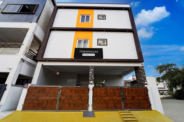 Deluxe Townhouse M K Elegance Inn - 코임바토르