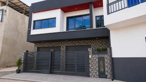 Exterior - Modern Apartment in Praia • Private Patio & Balcony - Self Check-inf (Praia)