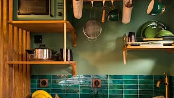 Kaffetrakter/tekoker, kjøleskap, mikrobølgeovn og ovn