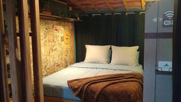 1 bedroom, WiFi (free), bed sheets