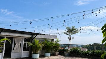 المنطقة المحيطة بالمنشأة