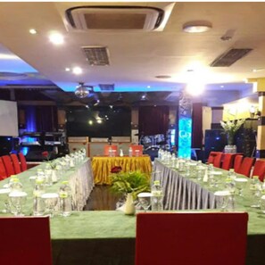 Meeting facility - Hot In Hotel (Depok)