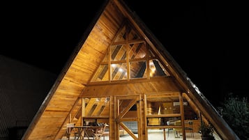 Deluxe Cabin, Garden View | Outdoor dining