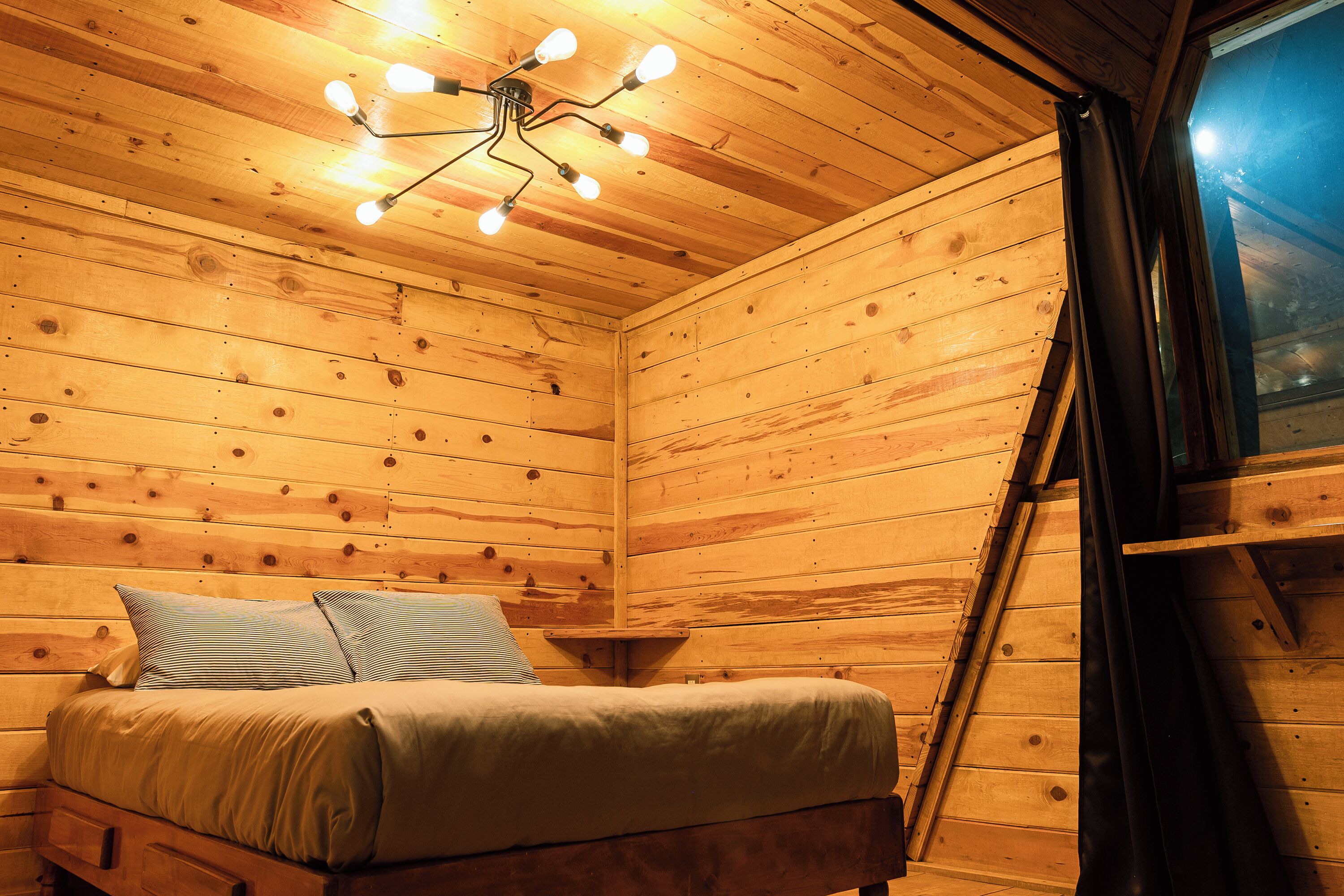 Cabaña Confort, vista al jardín | Cortinas blackout y wifi gratis 