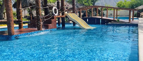 2 outdoor pools