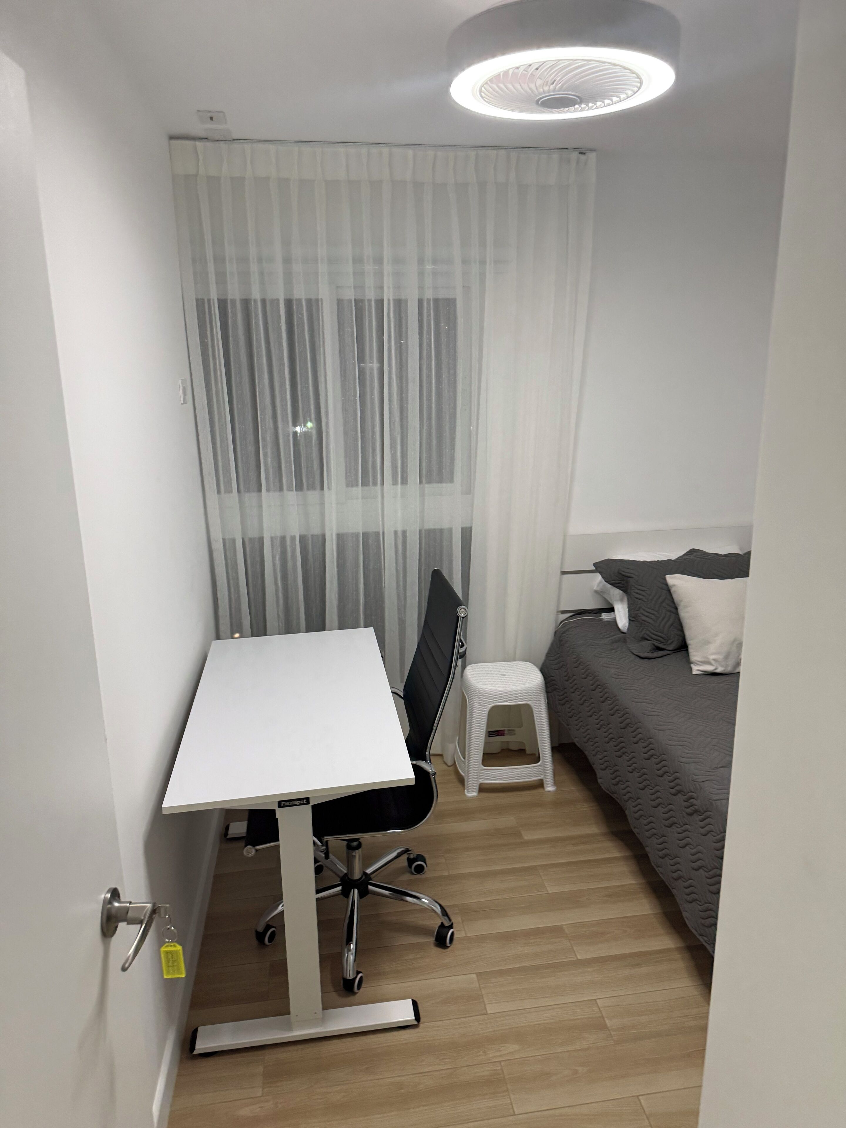 3 chambres, fer et planche à repasser, Wi-Fi, draps fournis