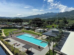 Pool - Spacious 3-bedroom apartment with AC in superb San Rafael (San Rafael)