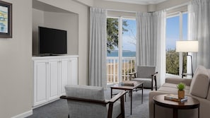 Living area - Charming 2-bedroom villa with AC in lovely Hilton Head Island (Hilton Head Island)