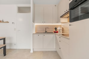 Coffee/tea maker, fridge, microwave, oven - 1 bedroom accommodation in Sint Idesbald (Sint Idesbald)