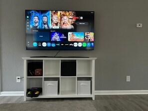 Interior - Silver Maple Cottage - 3 Bedrooms Newly Renovated! (Perrysburg)