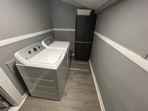 Interior - Silver Maple Cottage - 3 Bedrooms Newly Renovated! (Perrysburg)