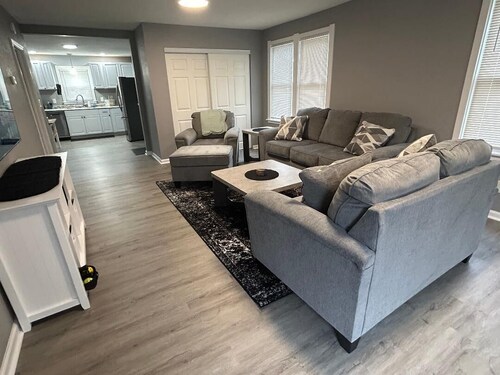 Silver Maple Cottage - 3 Bedrooms Newly Renovated!